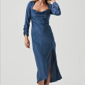 BNWT ASTR The Label Gracie Long Sleeve Satin Midi Dress in Navy - XL